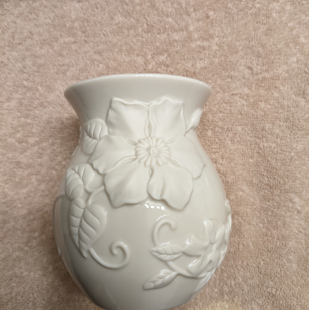Lenox Floral Fields Posey Decorative Mini Vase in Off-White
